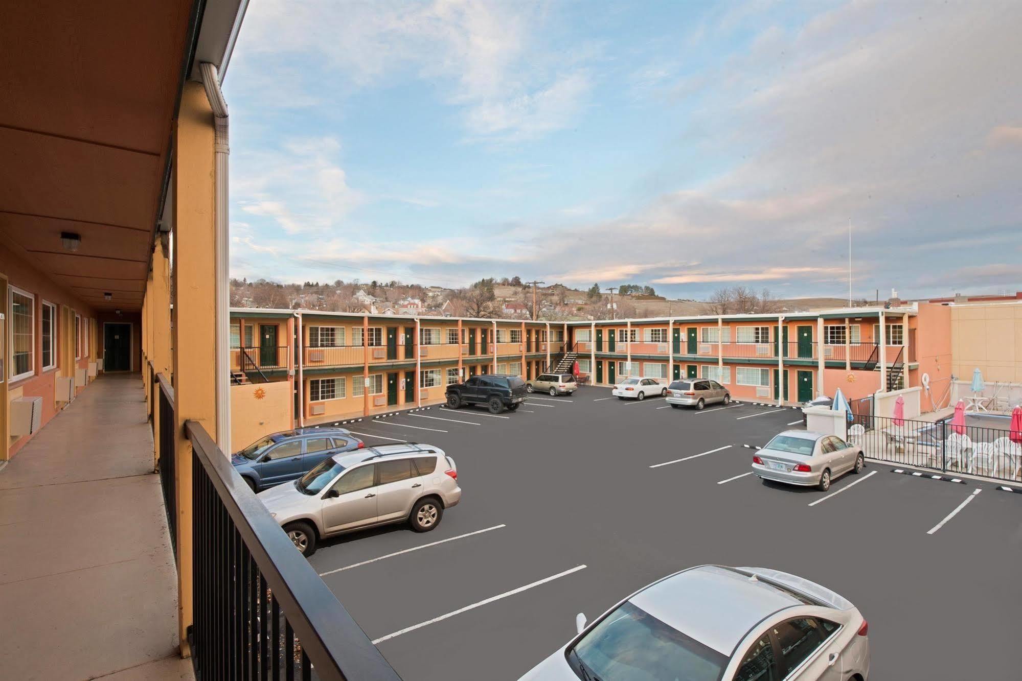 Americas Best Value Inn - Pendleton Exterior photo